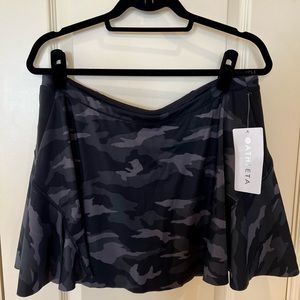 Athleta Camo match point printed skort, New with tags, size Large 13.5” length